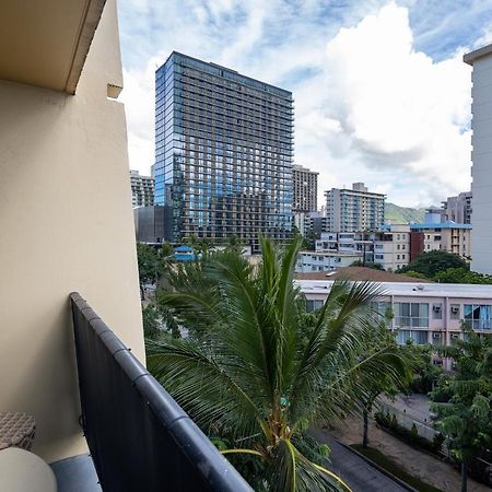 Gorgeous One Bedroom Bamboo Blocks From The Beach Honolulu Exterior photo