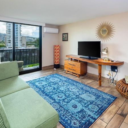 Gorgeous One Bedroom Bamboo Blocks From The Beach Honolulu Exterior photo