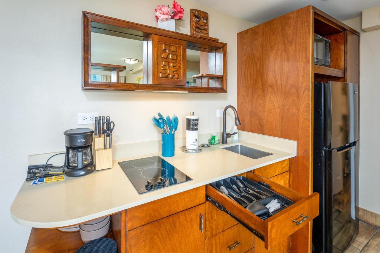 Gorgeous One Bedroom Bamboo Blocks From The Beach Honolulu Exterior photo