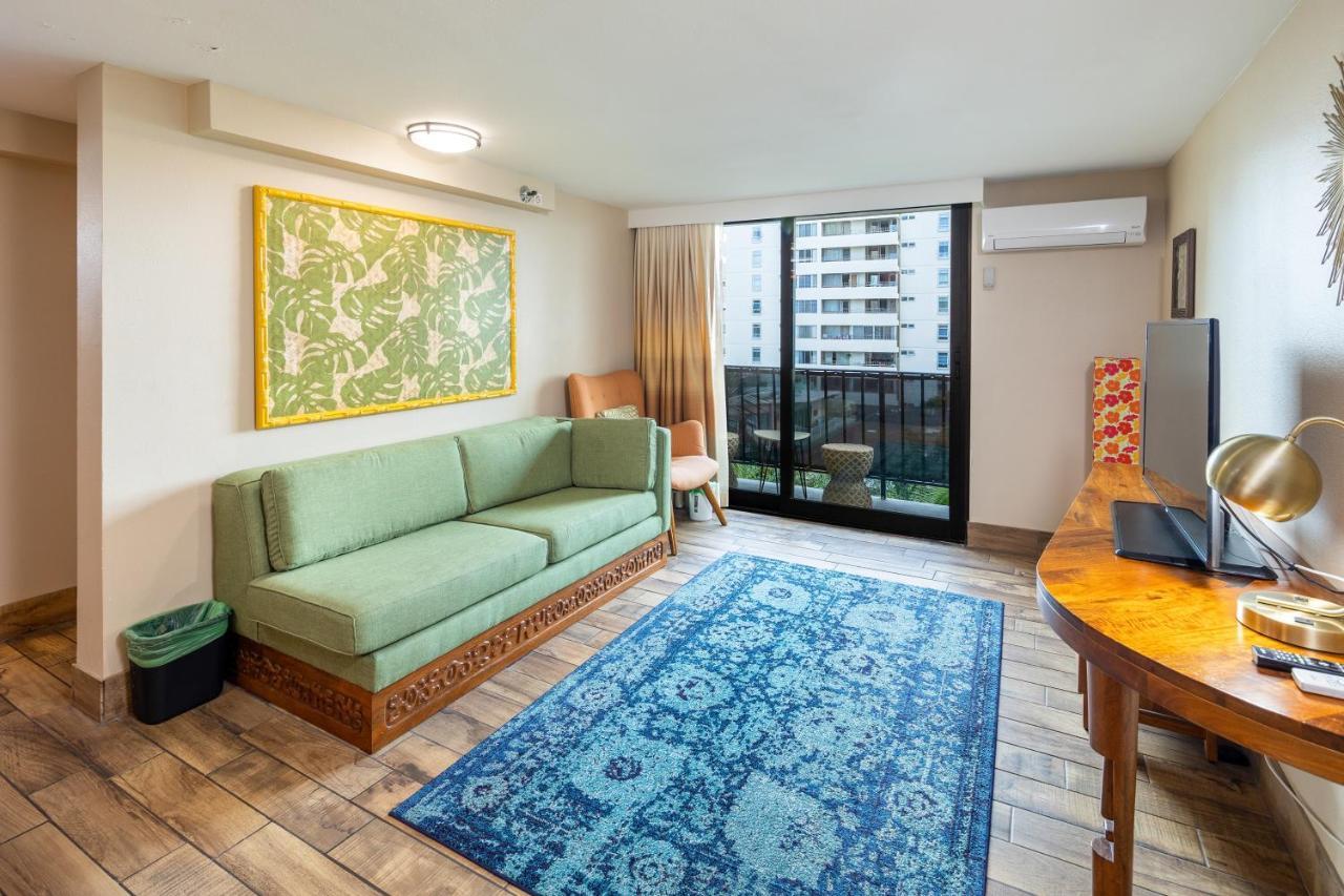 Gorgeous One Bedroom Bamboo Blocks From The Beach Honolulu Exterior photo