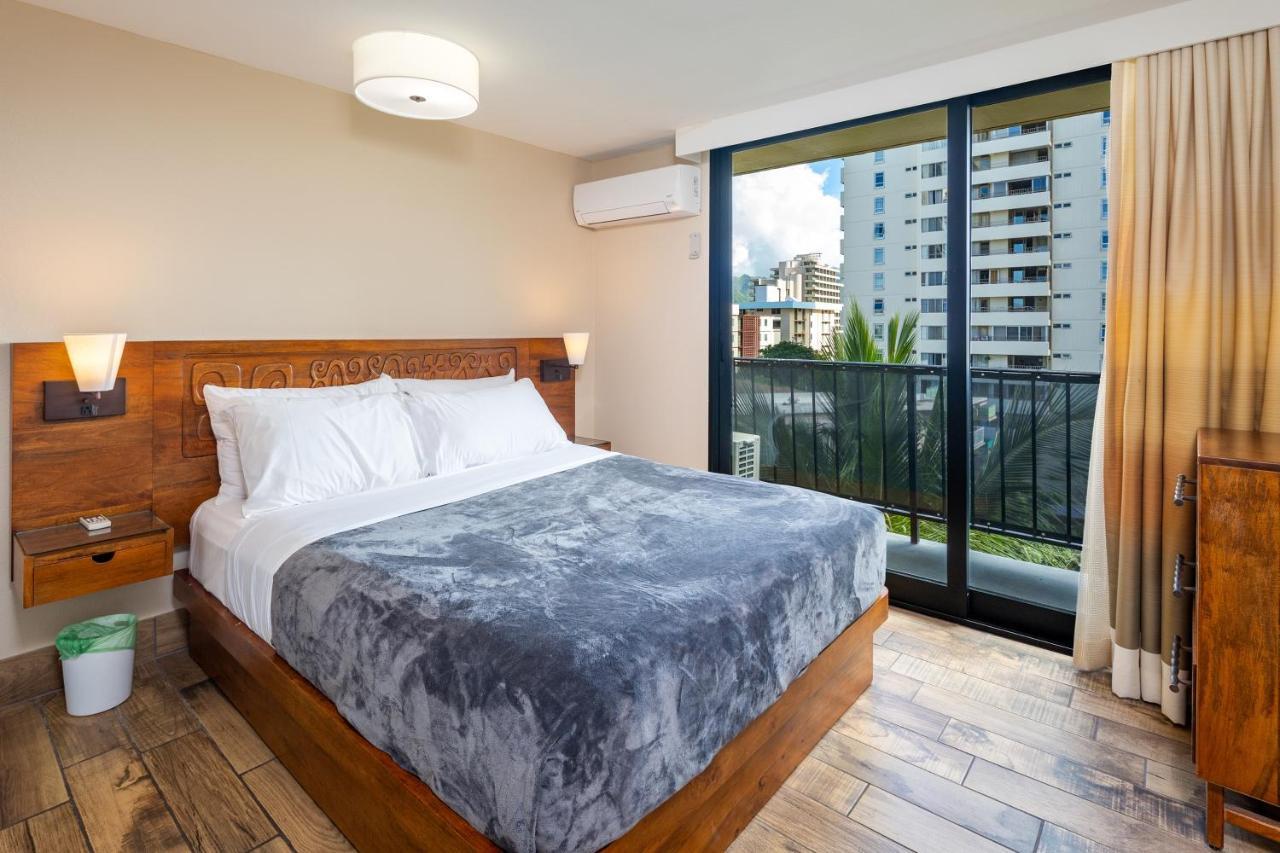 Gorgeous One Bedroom Bamboo Blocks From The Beach Honolulu Exterior photo