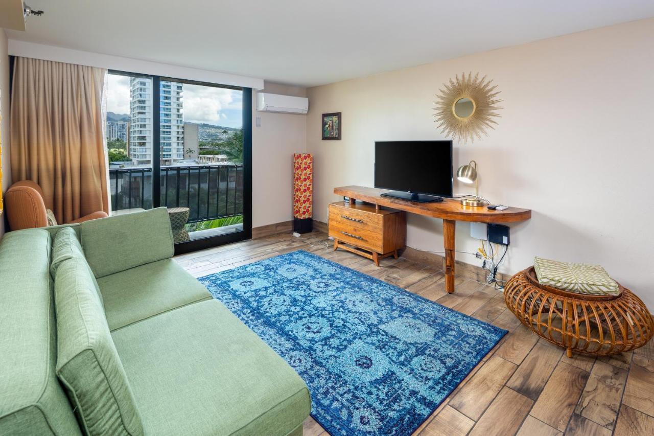 Gorgeous One Bedroom Bamboo Blocks From The Beach Honolulu Exterior photo
