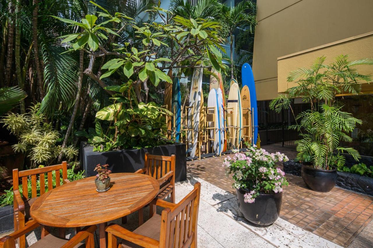Gorgeous One Bedroom Bamboo Blocks From The Beach Honolulu Exterior photo