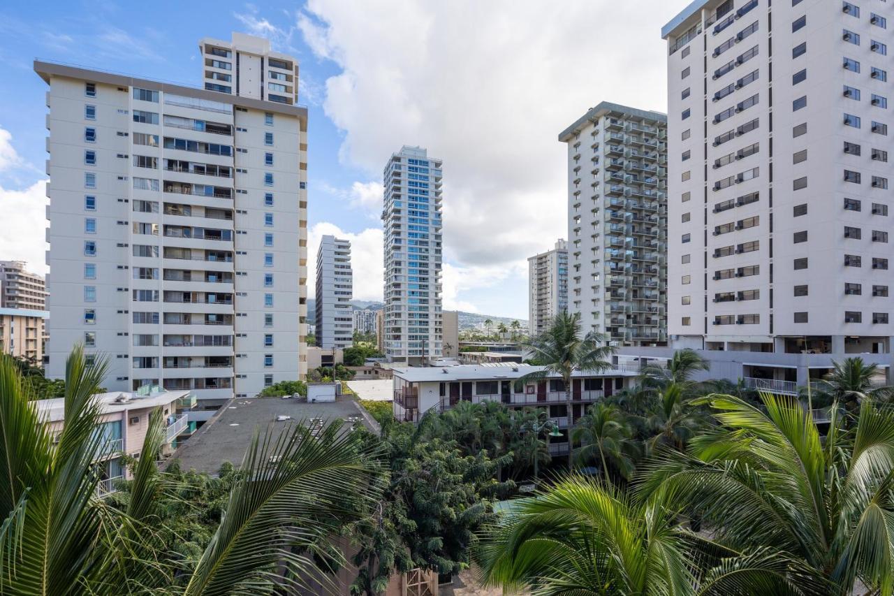 Gorgeous One Bedroom Bamboo Blocks From The Beach Honolulu Exterior photo